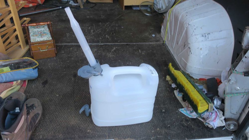 Pojemnik na wodę Kanister 10l lejek