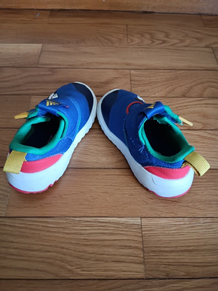 Sapatilhas Adidas tamanho 22