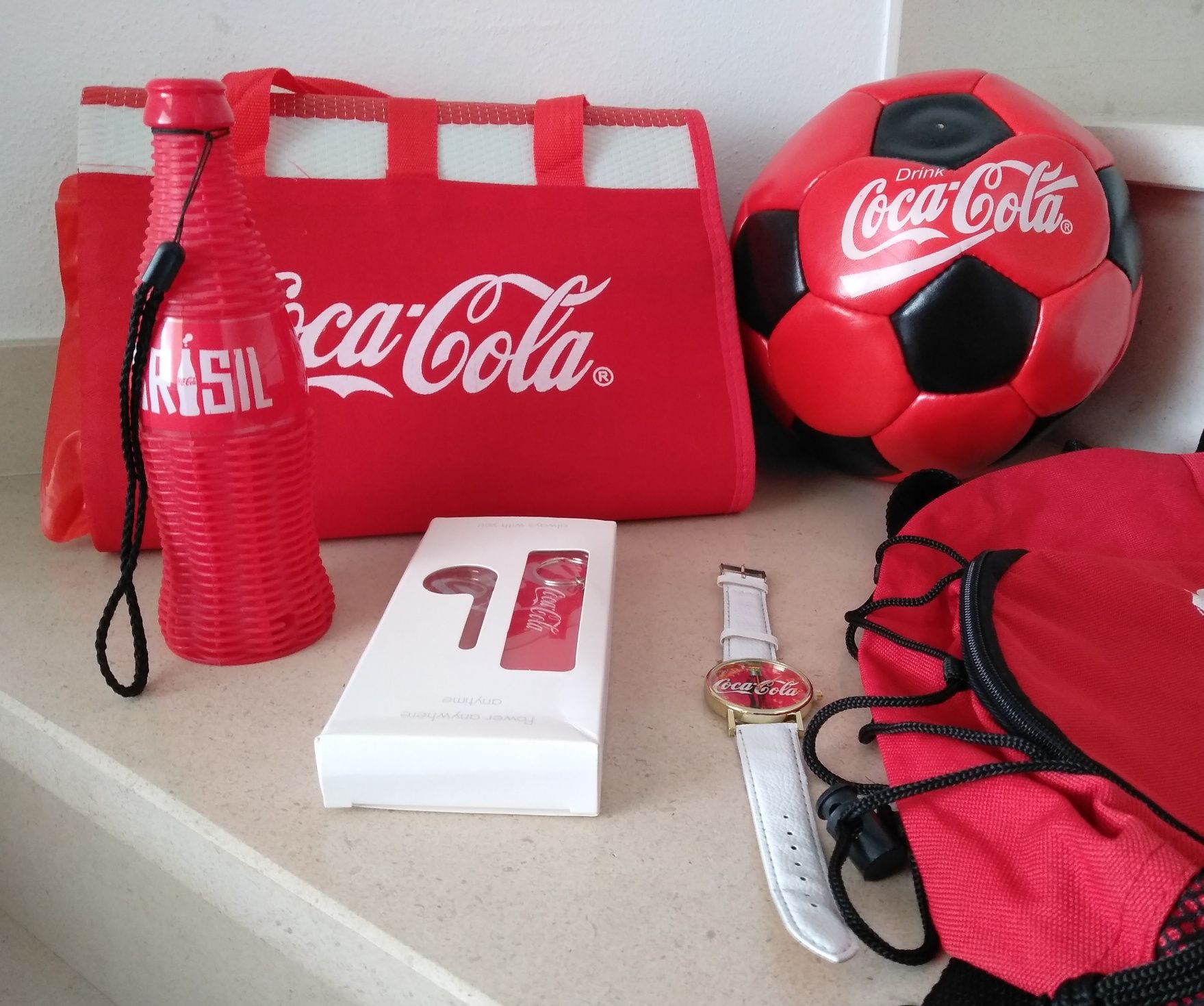 Conjunto de artigos de coleção da marca Coca-Cola