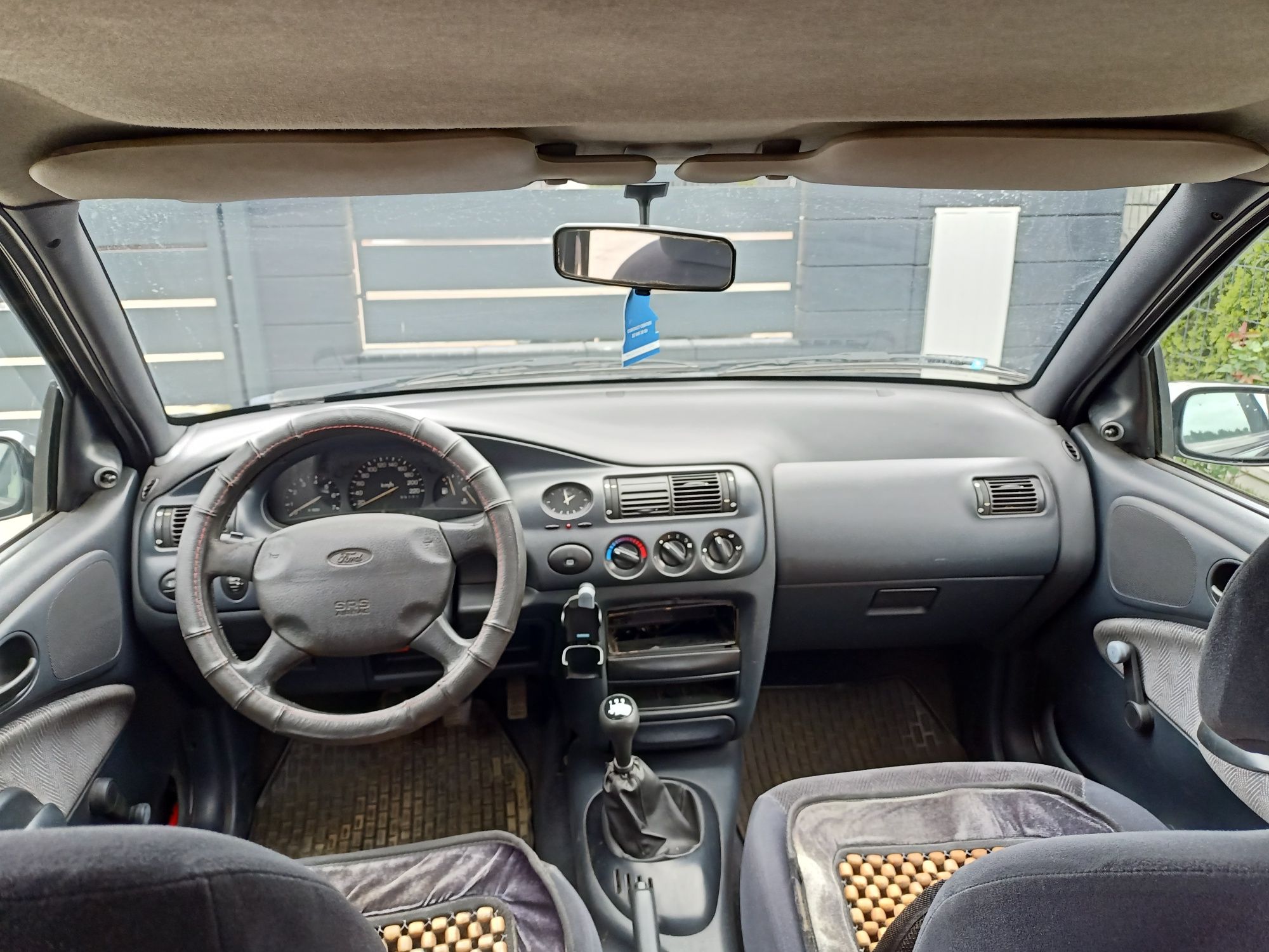 Ford Escort 1.6 benzyna