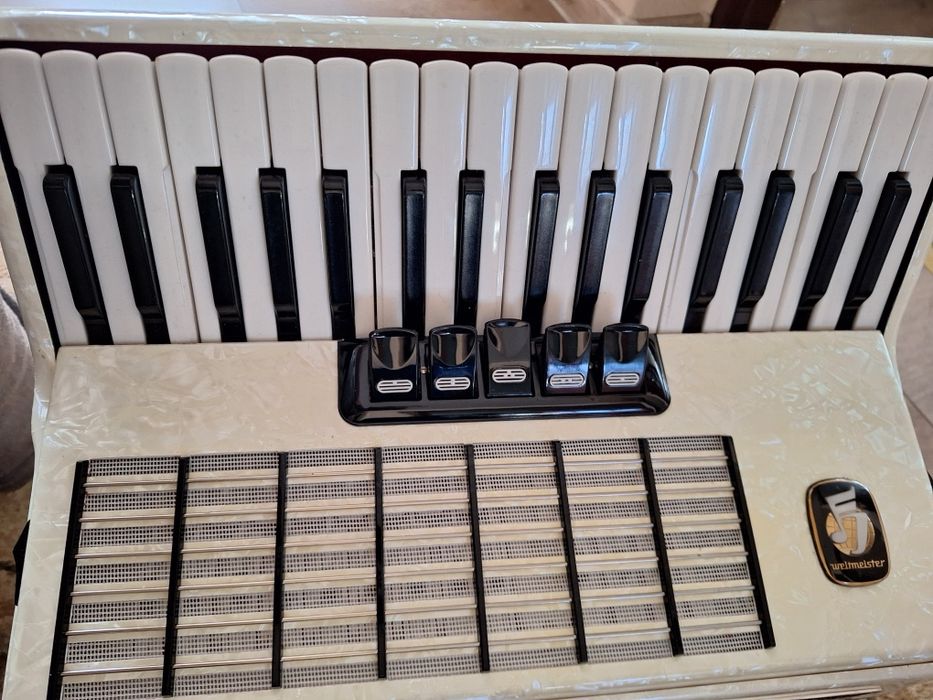 Sprzedam akordeon Weltmeister 80 basów