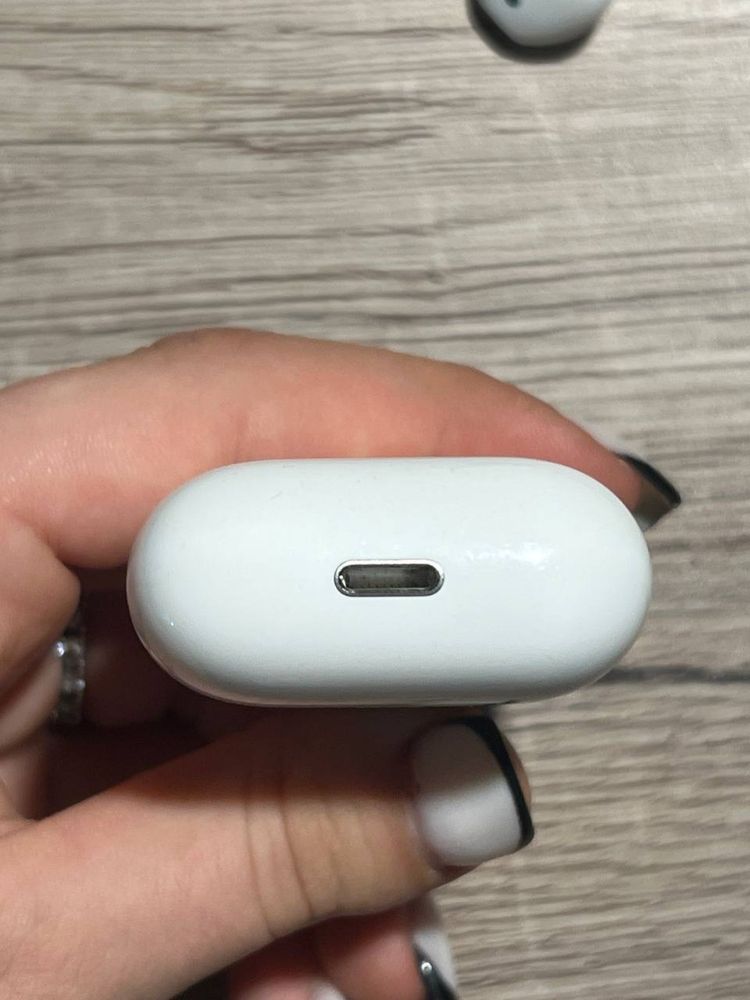 Наушники Airpods 2 оригінал. 1 не працює