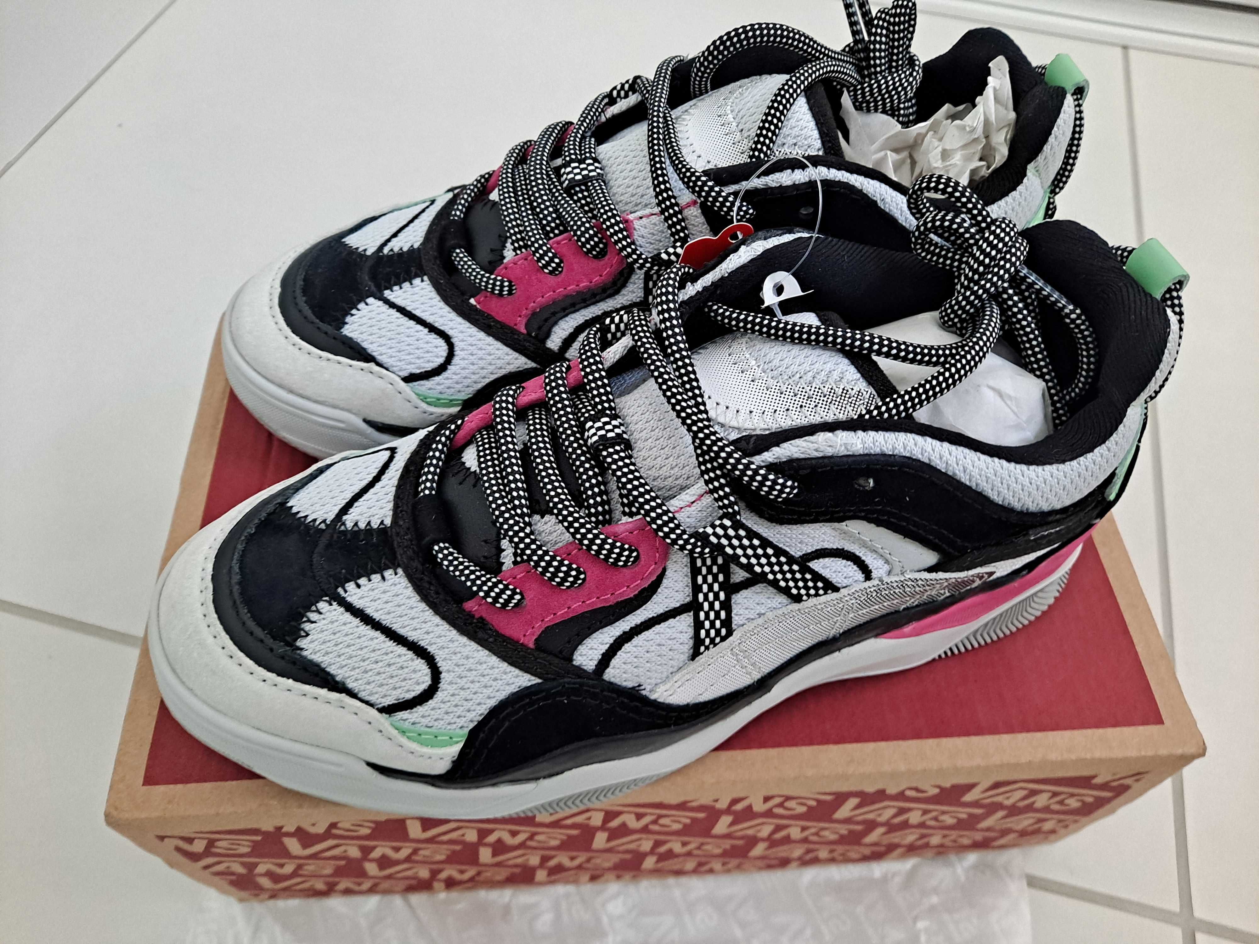 Buty sportowe dla chłopca 35