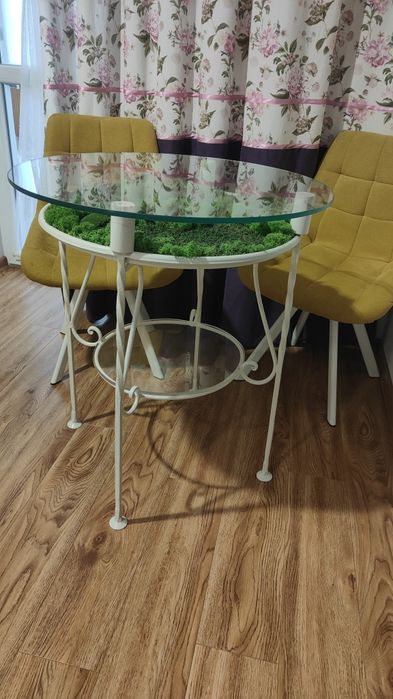 Стіл декоративний