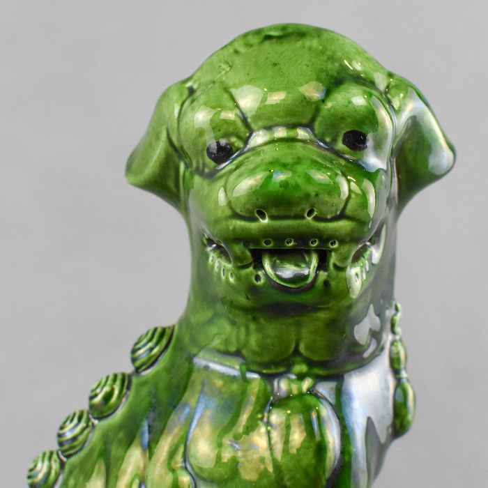 Cão de Foo em porcelana da china decorado a verde por baixo do esmalte