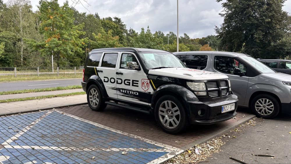 Dodge Nitro 4.0 bezyna  zamina na 7 osobowego