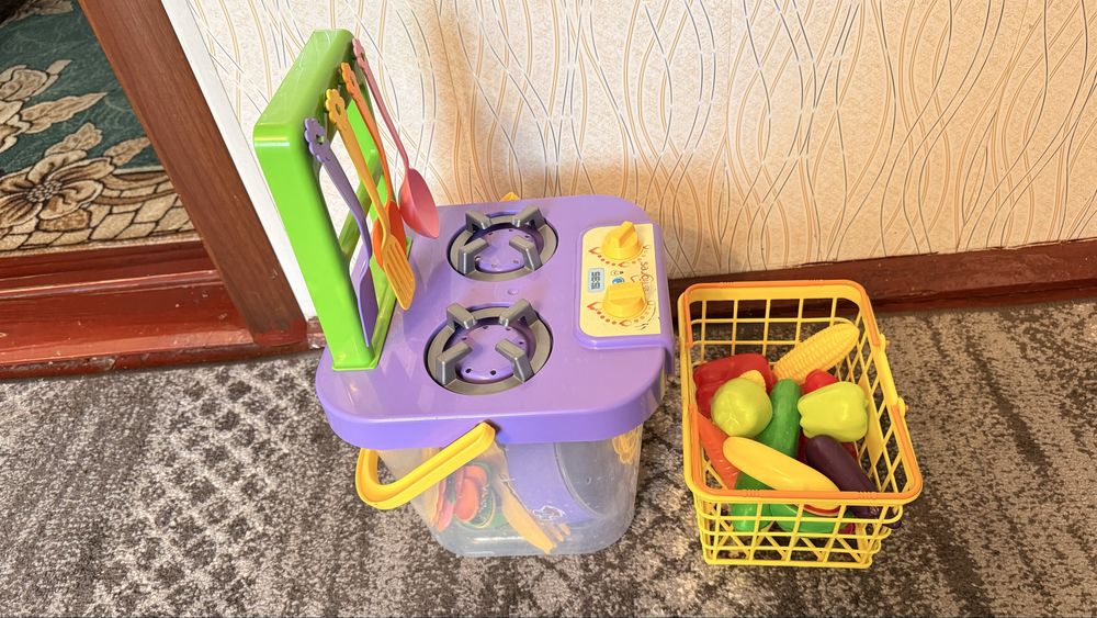 Іграшкова кухня для дітей