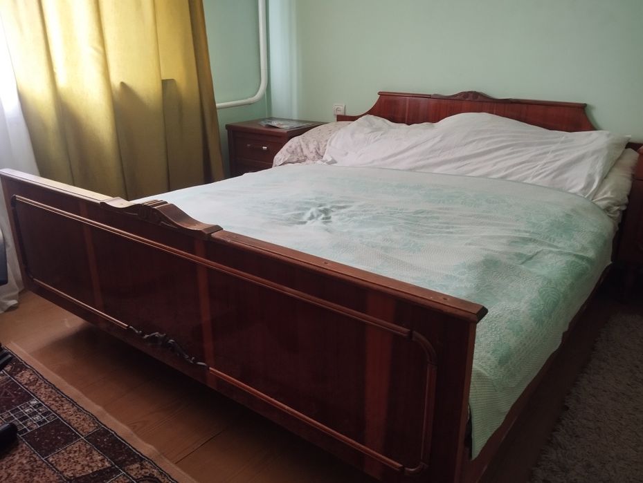 Продам спальный гарнитур.