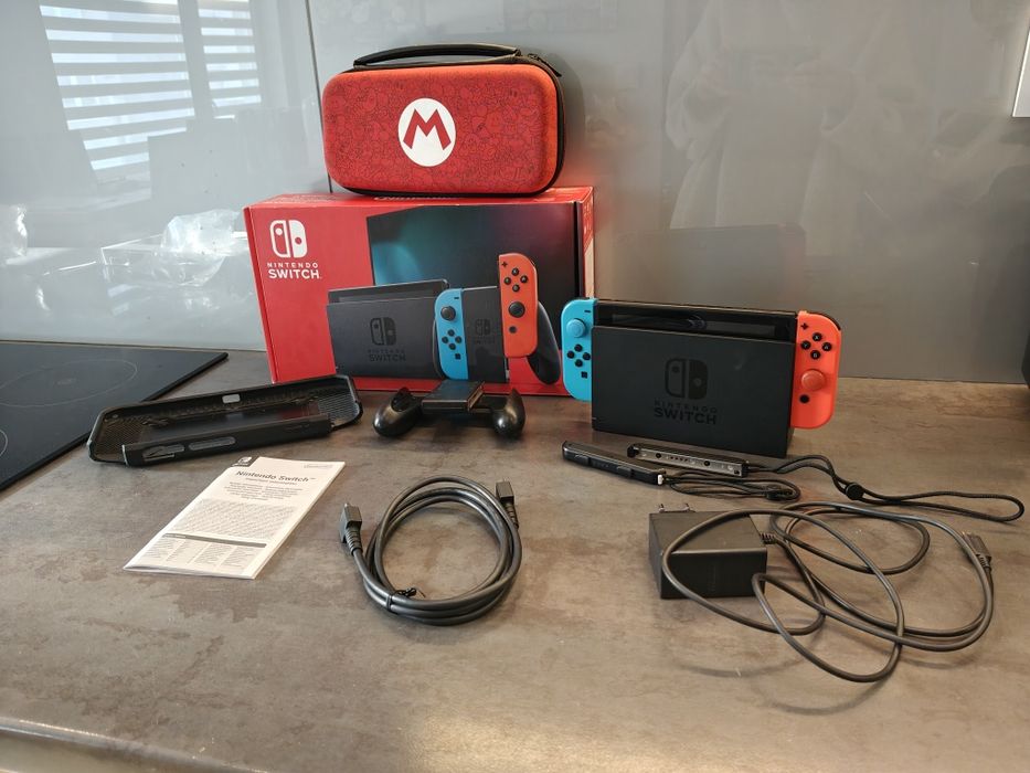 Konsola Nintendo Switch Neon Red/Blue + etui i pokrowiec