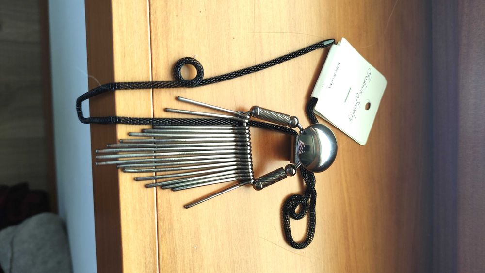 Colar grande com pingente de 11 cm. Novo!