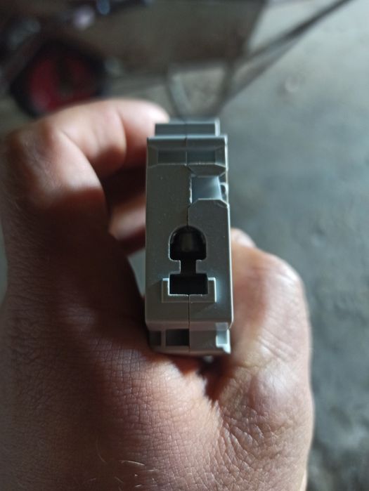 Wyłącznik nadmiarowo-prądowy niemieckiej firmy ABB