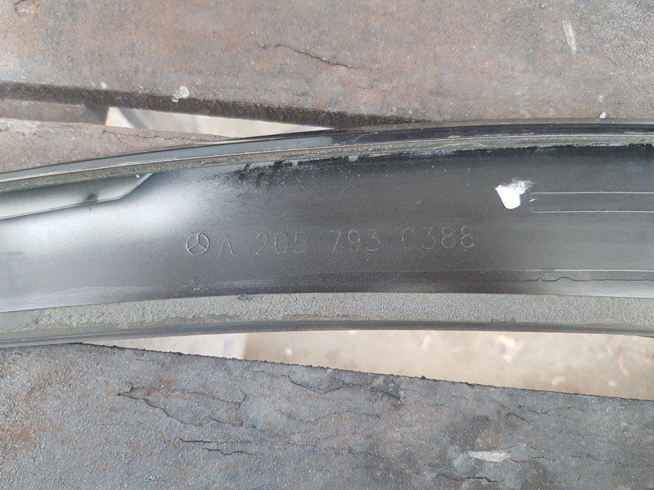 Задний спойлер Mercedes c class w205 a2057930388 OEM