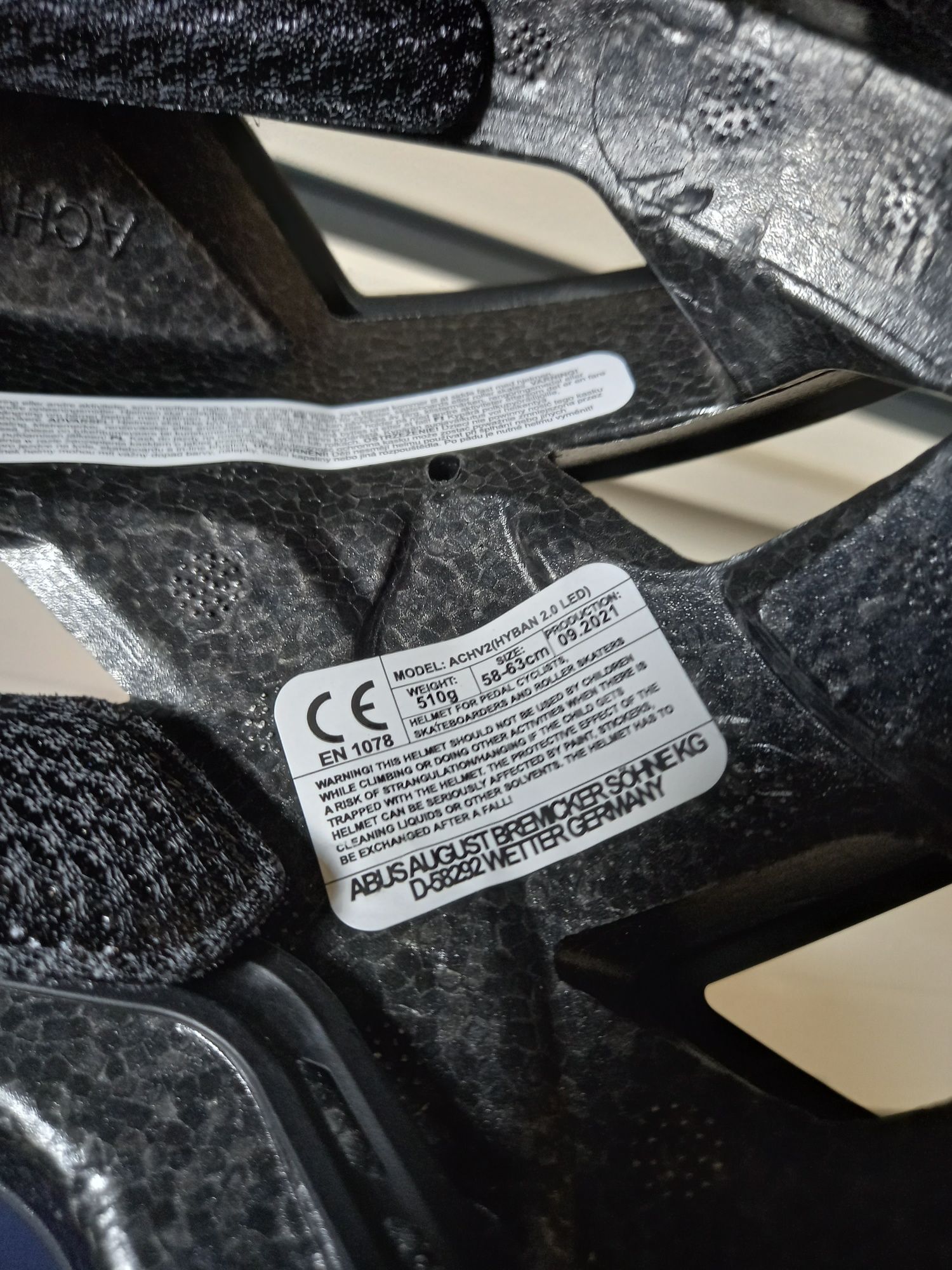 Kask rowerowy orzeszek z oświetleniem LED ABUS Hyban 2.0 r. XL