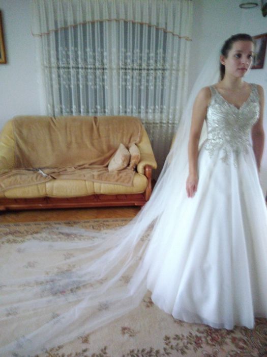 Suknia ślubna z kryształkami kolor śmietankowy