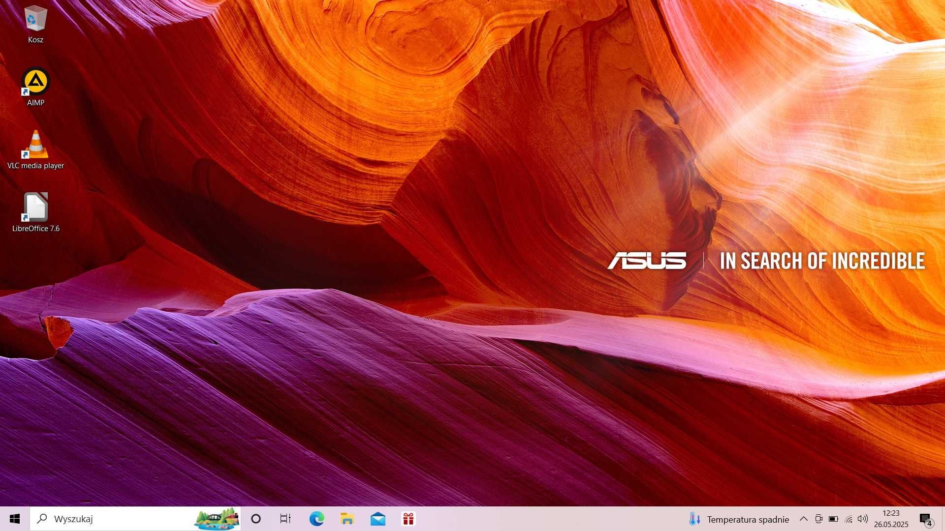 ASUS R540Y AMD A8-7410/8GbDDR/512SSD/AMD-R5/ BateriaOK