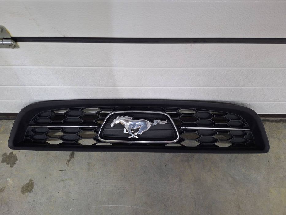 Grill górny PONY Ford Mustang 2013 v 2014 ORYGINALNY