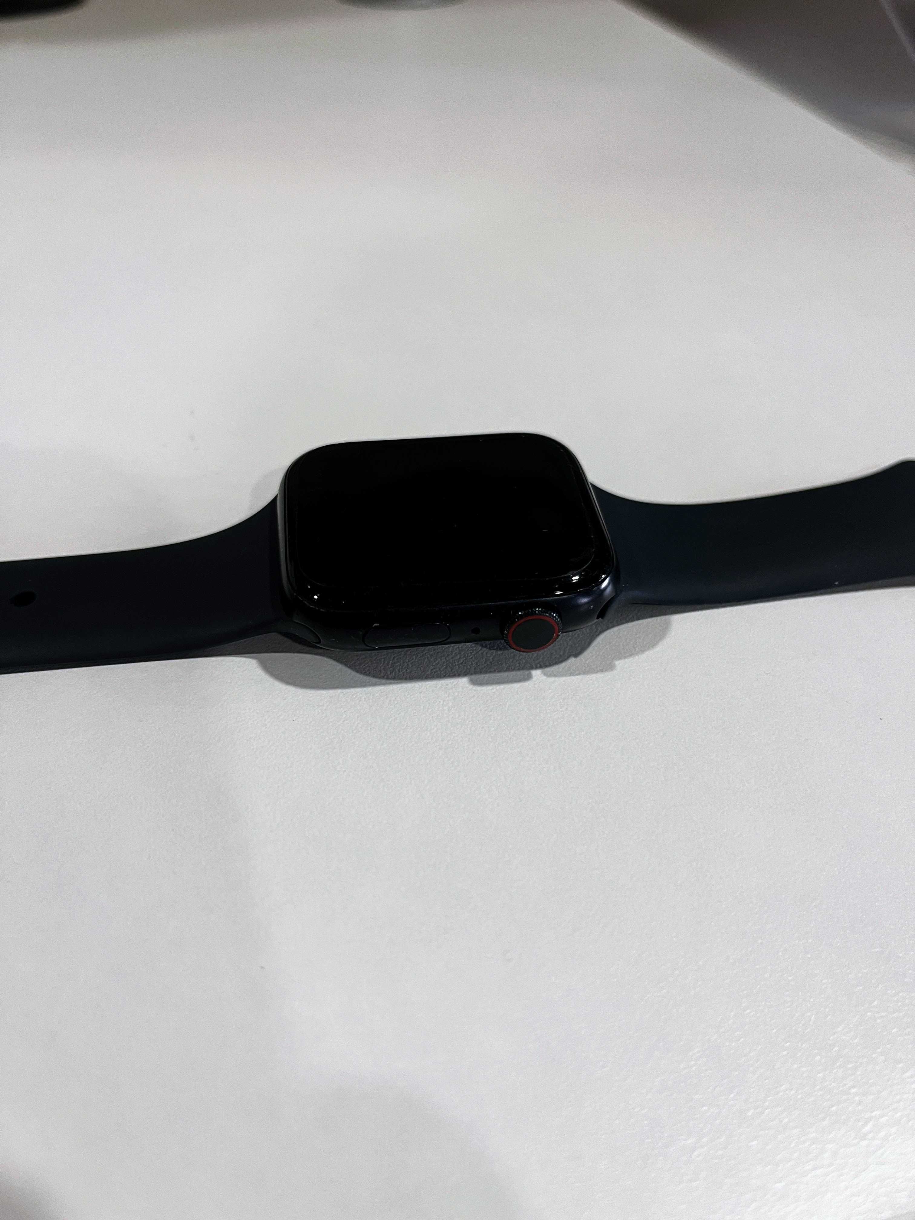 Apple Watch SE (2ª geração) - GPS + Cellular - 44mm Alumínio