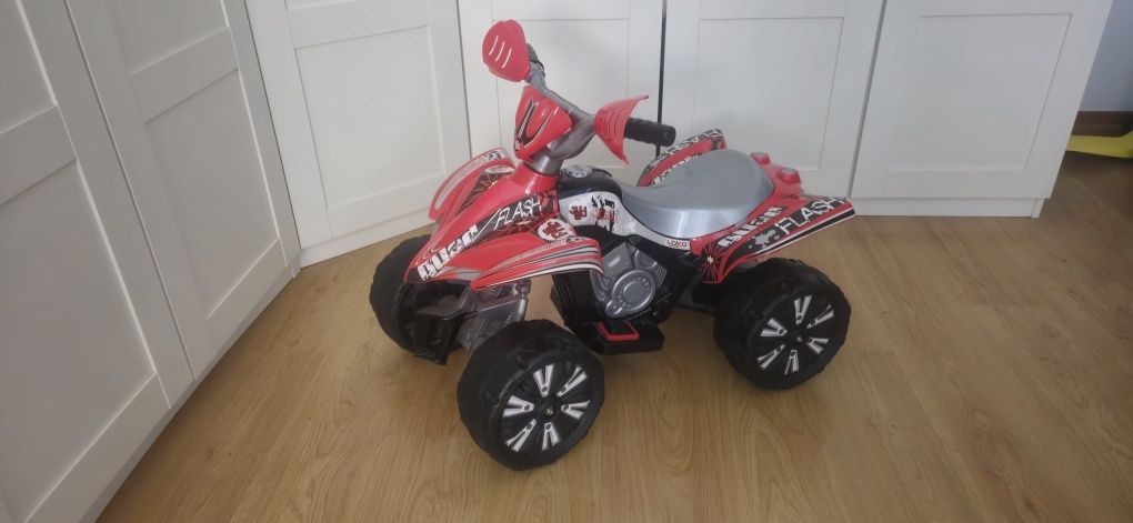 Moto 4 a bateria elétrica