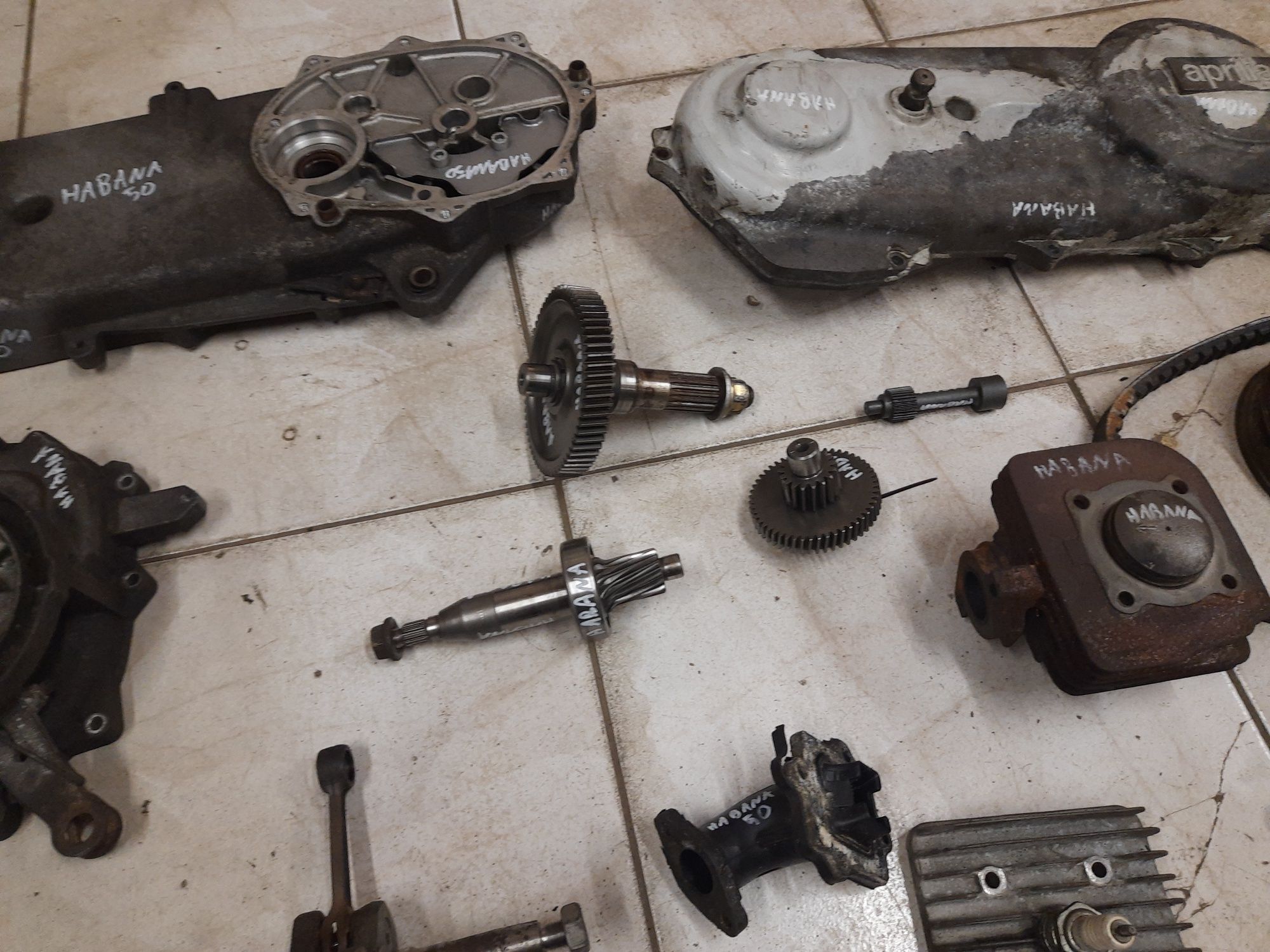 Aprilia Habana 50 części silnik cylinder wał karter króciec kapa tryb