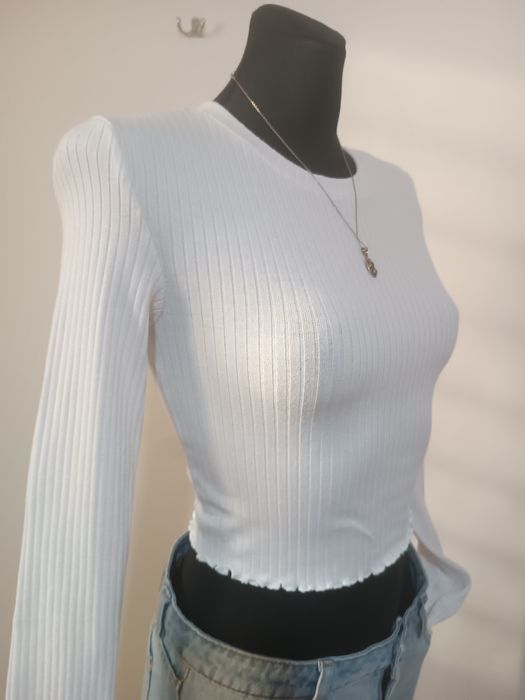 Biała krótka bluzka top Fishbone sister używana S/36