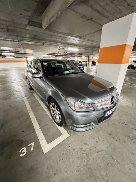 Mercedes-Benz  C200