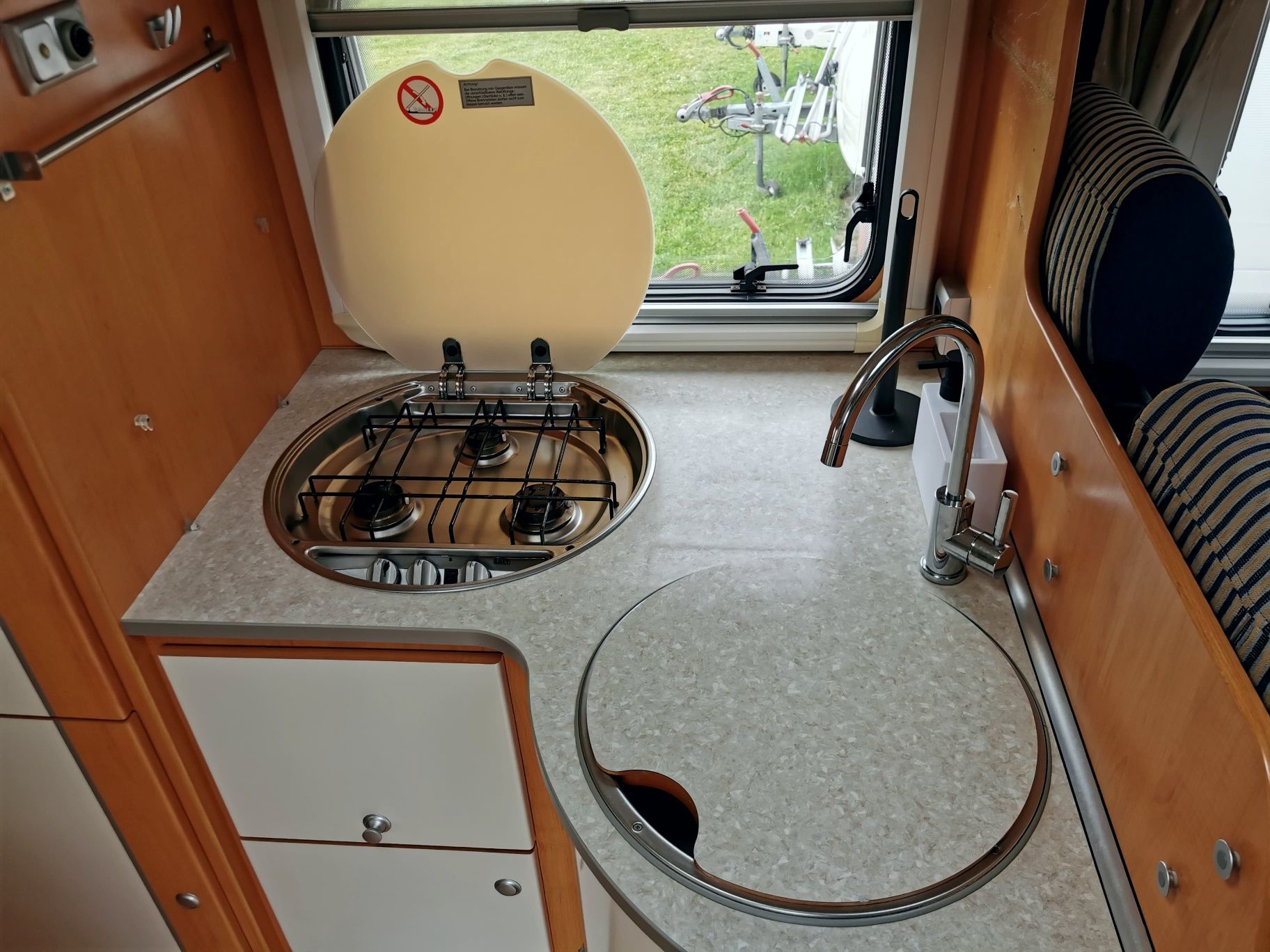 Wynajem kamper HYMER integra, Sierpień bez limitu kilometrów 4-osobowy