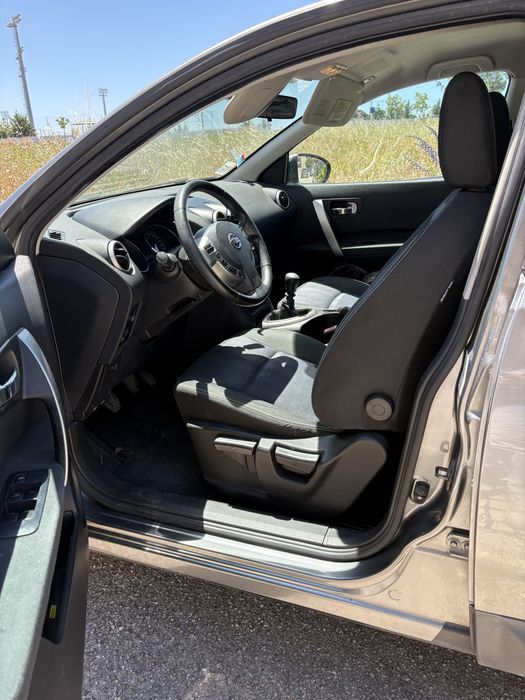 Nissan qashqai cinzento