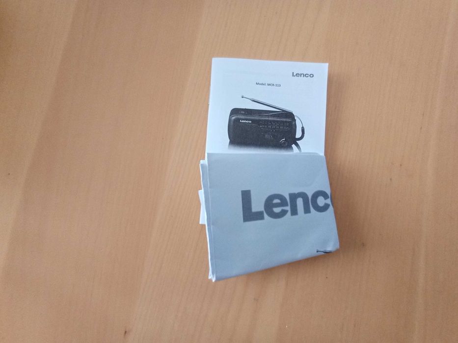 Rádio Lenco solar com manivela