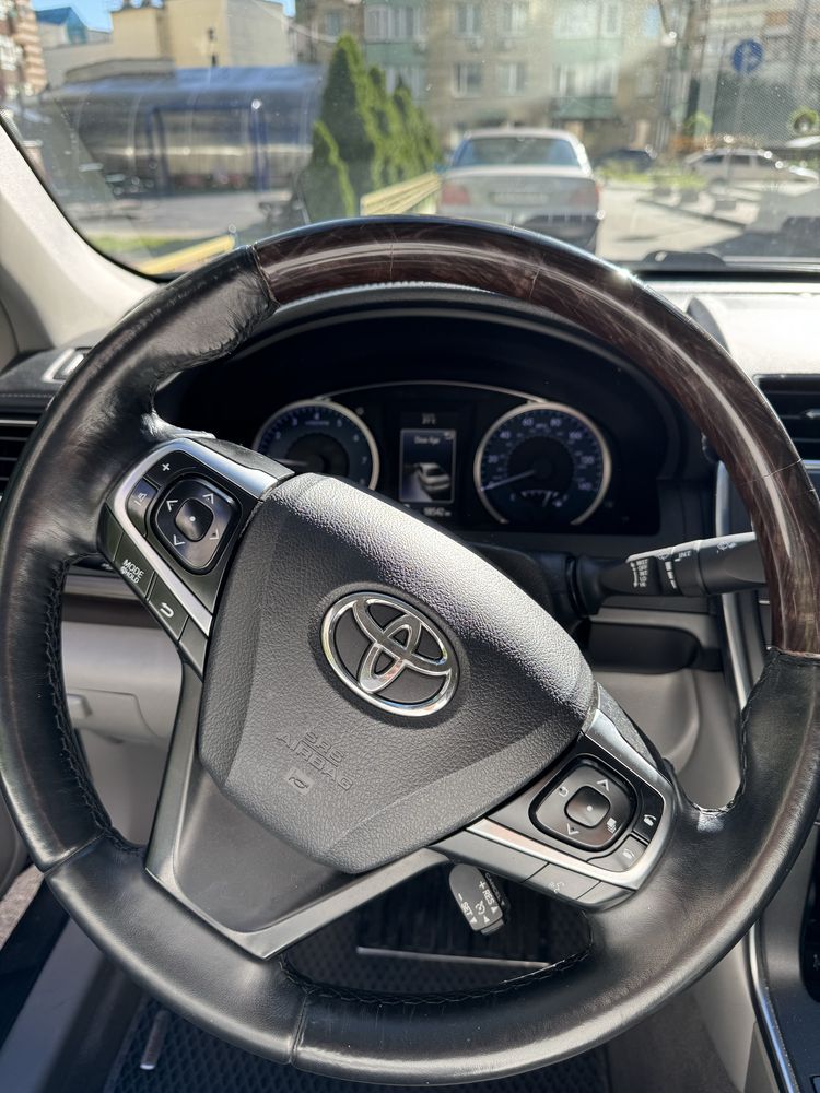 Toyota Camry LE • 2016 рік • 99 тис. км • Ідеальний стан