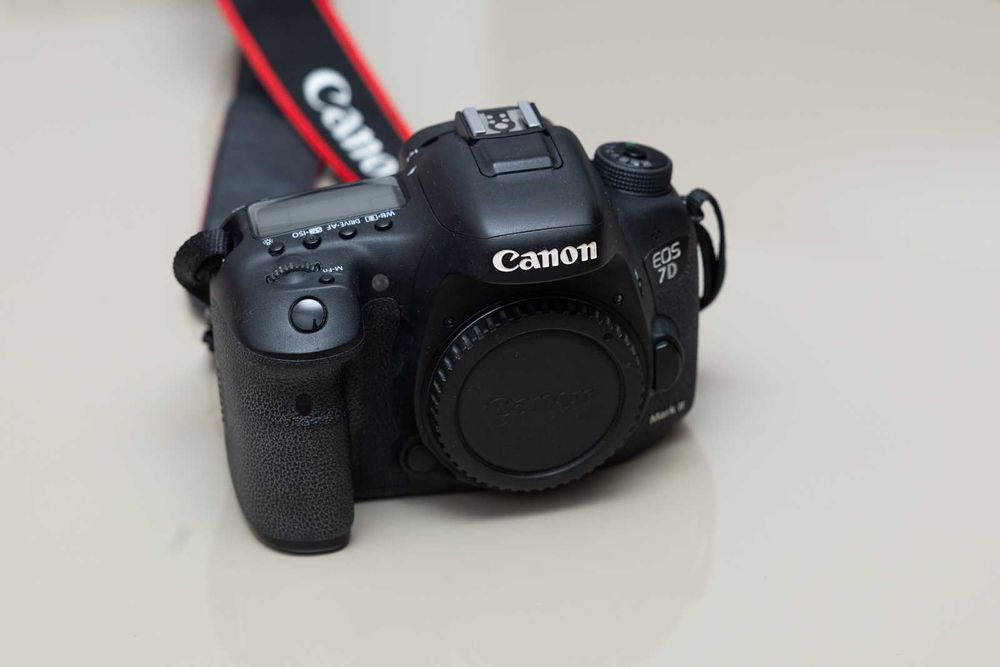 Canon 7D mark II z małym przebiegiem 78tys. klatek