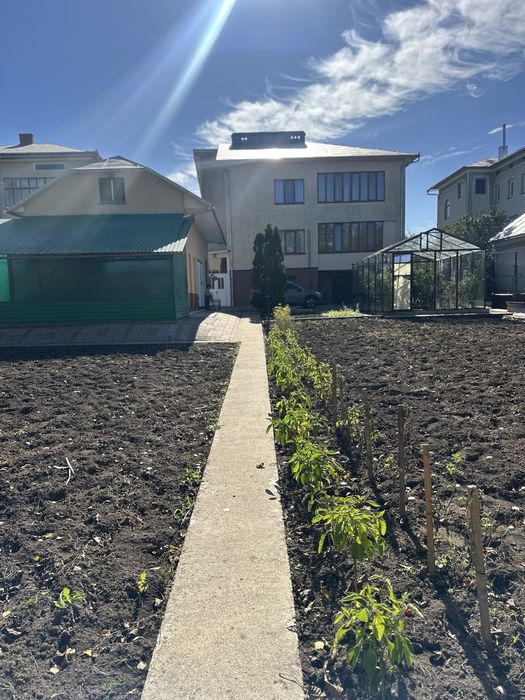 Терміновий продаж будинок з ремонтом все залишається ,ділянка 20 сотих