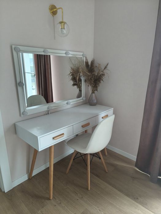 Toaletka zestaw/stolik/krzesło/lustro
