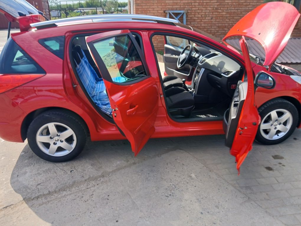 Продам Пежо 207 SW 2007 1,4