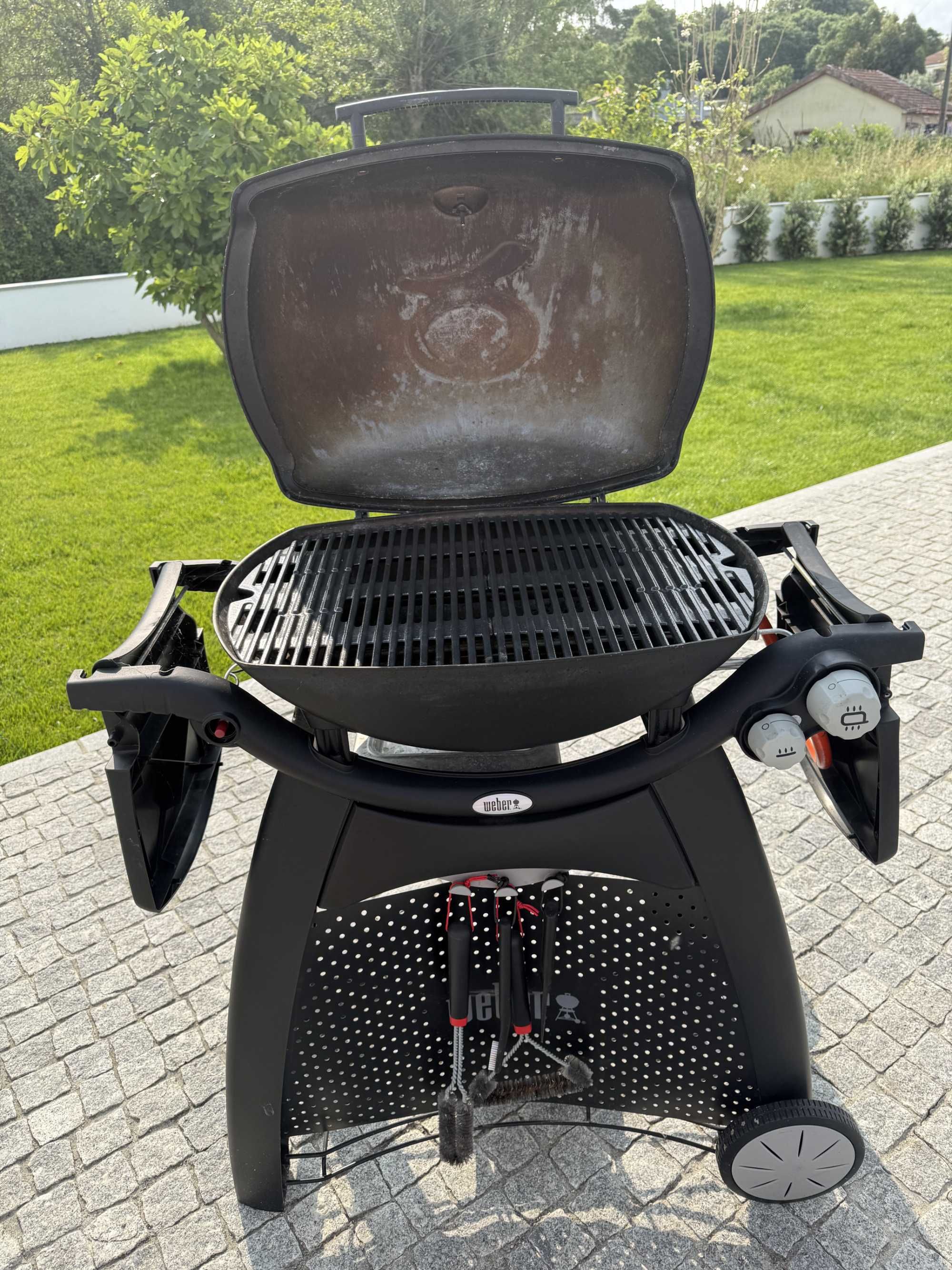 Grelhador a gás Weber® Q 3200 com acessórios