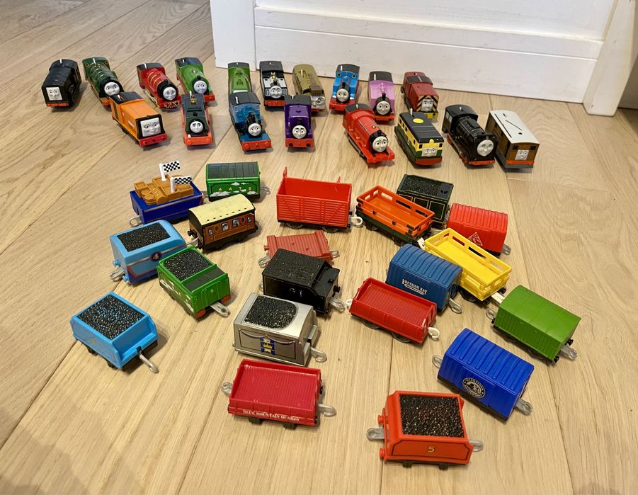 Tomek i przyjaciele ZESTAW tory, ciuchcie, wagony, zwrotnice itp.