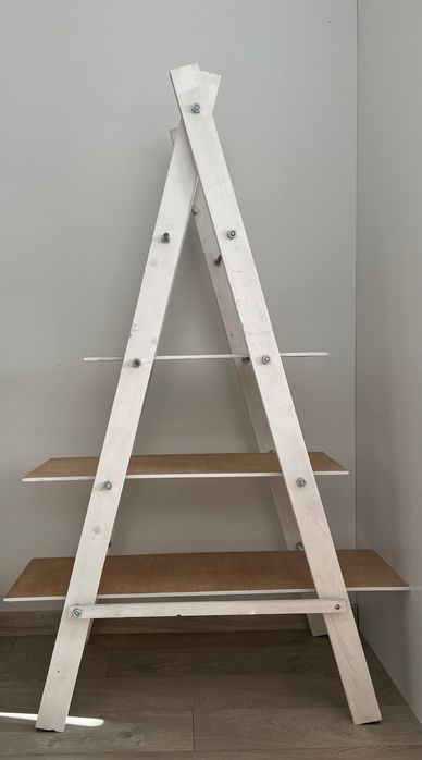 Drewniana drabina półka
