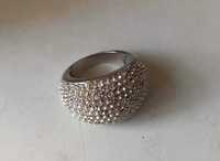pierścionek kolor srebrny kryształki a,la swarovski