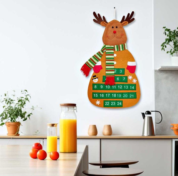 Адвент календар із фетру Різдвяний Олень із кишенями на 24 дні.