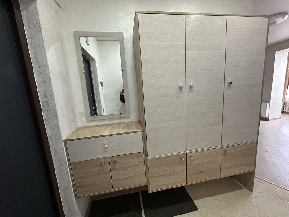 Б/в Шафа у передпокій