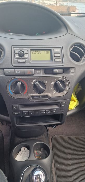 Toyota Yaris VVT-I  63.460KM (Valor Fixo)