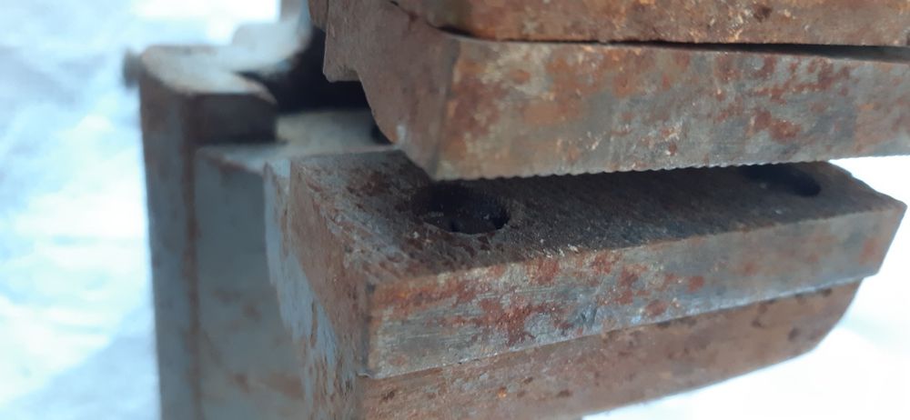 Тиски лещата слюсарні.