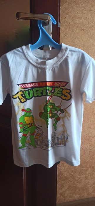 Продам футболки на мальчика.