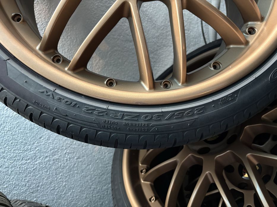 Jantes Porsche Cayenne 22x130 com pneus Pirelli
