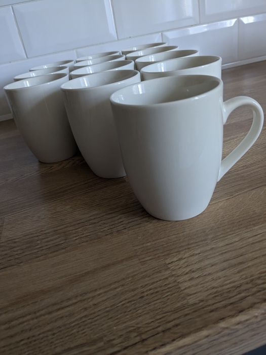 Komplet białych kubków 12szt