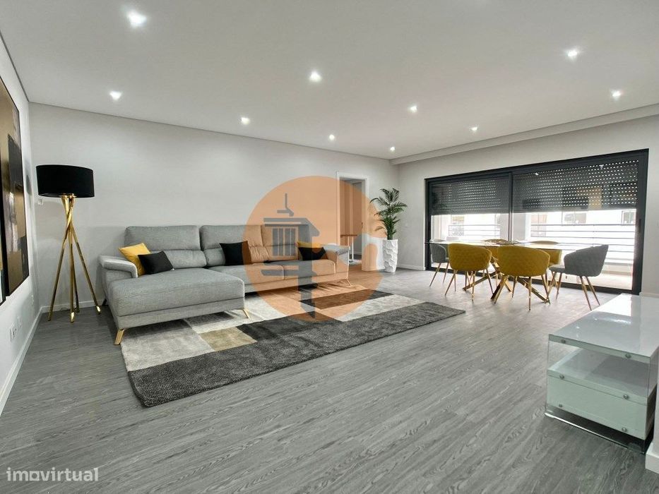 Apartamento T3 em Condomínio com Piscina .