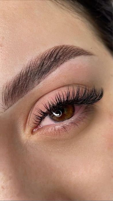 Запрошую вас на професійне нарощування вій в затишному кабінеті