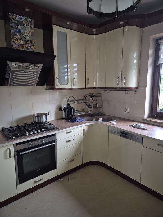 Szafki kuchenne lakierowane i półokrągłe