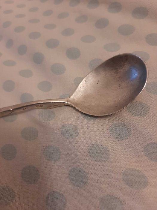 продам ложечку  серебряную