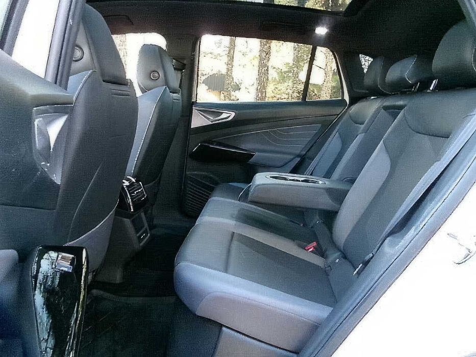 Volkswagen ID.4      2023