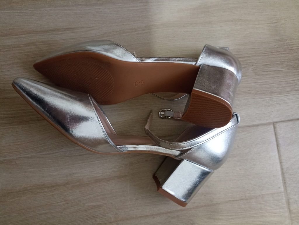Sapatos senhora prateados